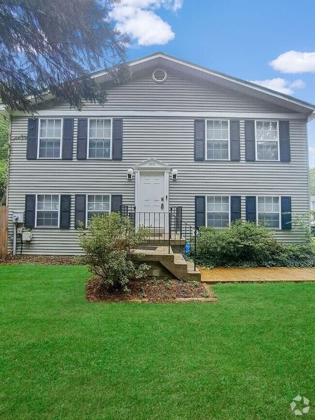 Building Photo - Gorgeous End Unit 2-Level Townhome in Wald...