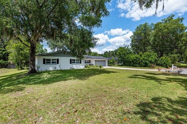Building Photo - Beautiful 4/3 home With Attached Mother In...