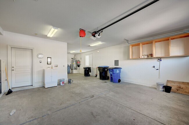 Building Photo - Stunning Rhodes Ranch Four Bedroom