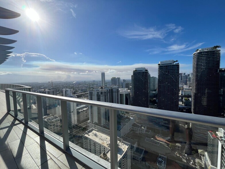 Rooftop views - 1100 S Miami Ave