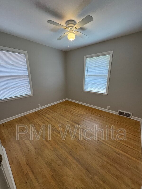 Building Photo - 1453 N Old Manor Rd