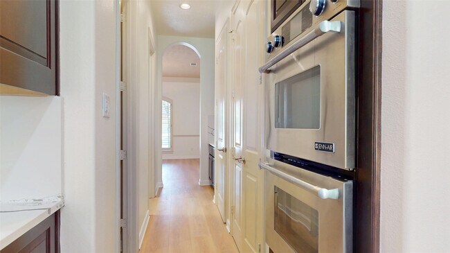 Building Photo - 18814 Cove Vista Ln