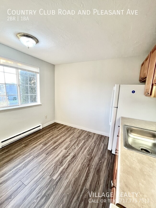 Building Photo - New Cabinets & Flooring! Large 2-bed w/ ea...