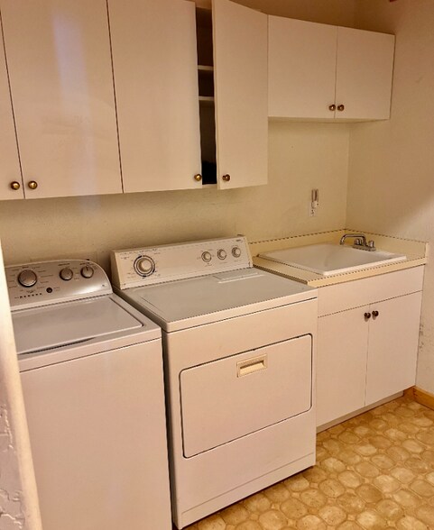 Building Photo - 325 Spring Creek Rd