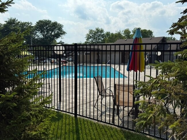 Building Photo - 324 Oak Meadow Ct