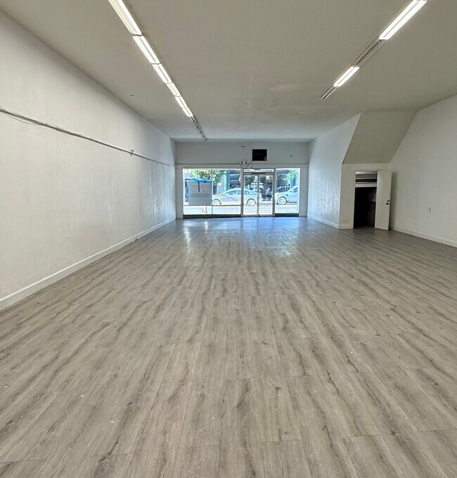 Building Photo - 135 W Yosemite Ave