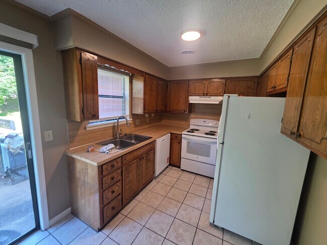 Building Photo - 2925-2927 N Sunny Ln