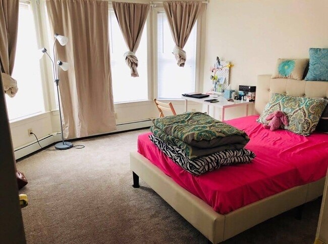 Building Photo - 82 Medford St