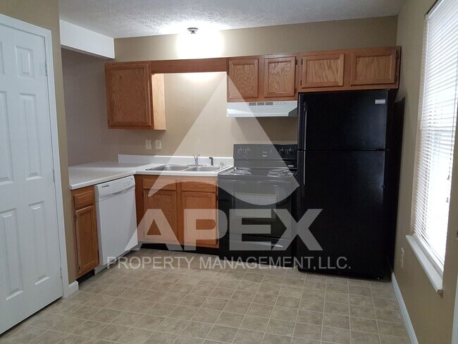 Building Photo - MOVE-IN SPECIAL, $1 RENT!! - Nice 2 Bd | 1.5 Ba Townhouse in West Knox Condo Community!