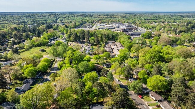 Building Photo - 715 Oakwood