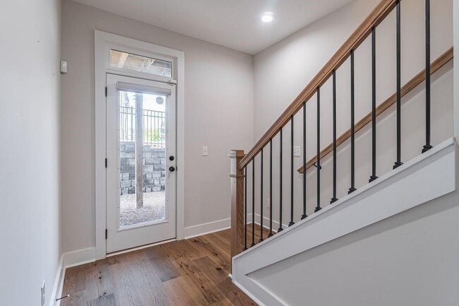 Building Photo - 370 Thrasher St NW