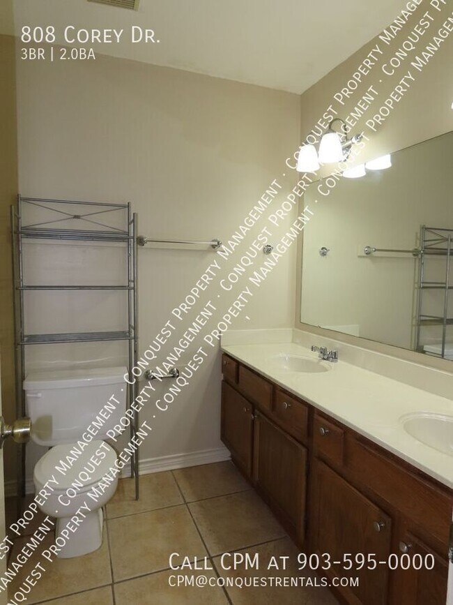 Building Photo - 808 Corey Dr