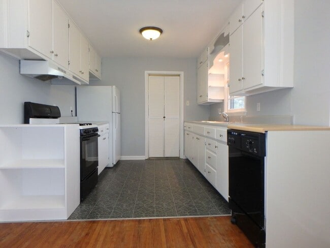 Building Photo - Adorable 3 Bedroom Home!