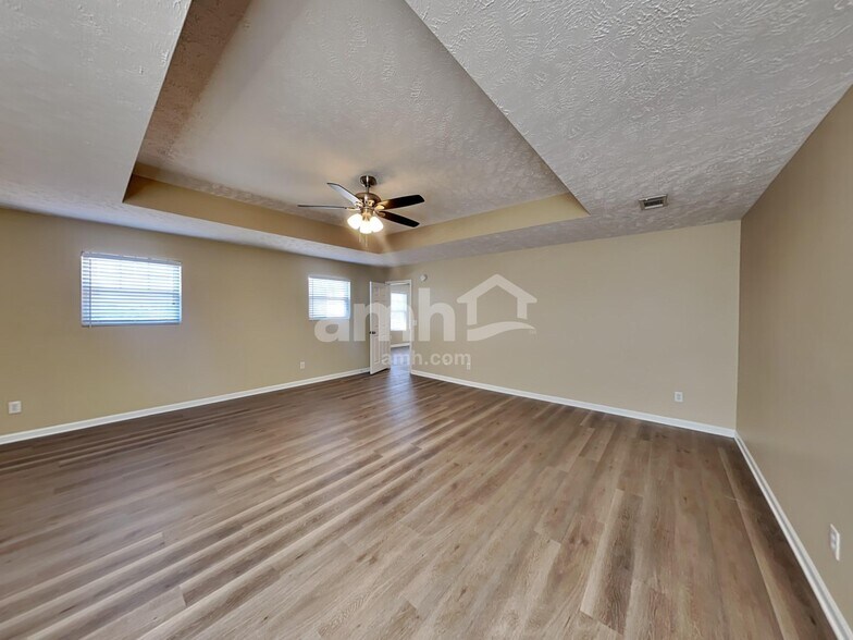 Building Photo - 5527 Middlebury Dr