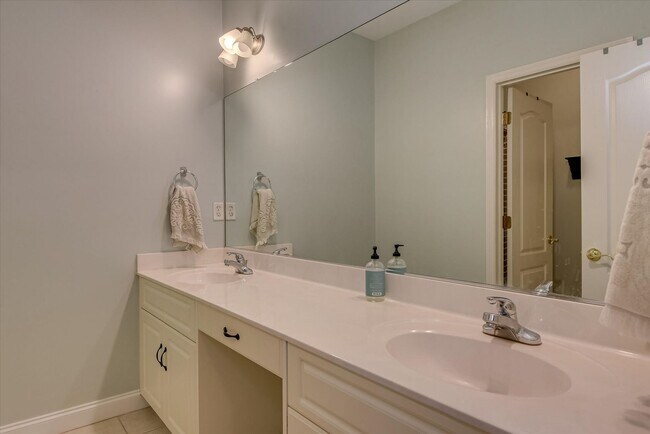 Building Photo - 4 Bedroom 2.5 Bath in Jones Crossing
