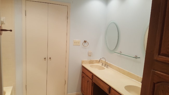 Building Photo - 9716 Summerwood Cir