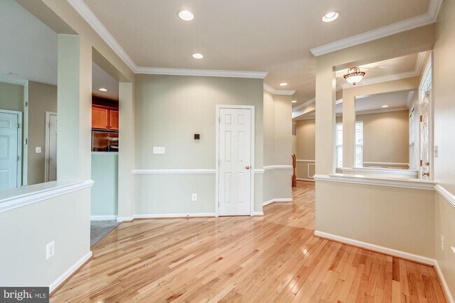 Building Photo - 8844 Song Sparrow Dr