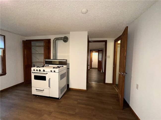 Building Photo - 177 Boyden St