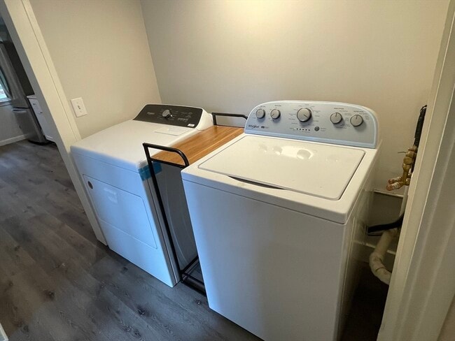 Building Photo - 206 Concord St