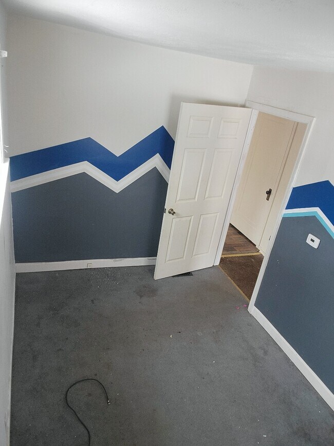 Building Photo - 1657 Pointview Ave