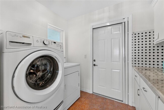 Building Photo - 105 Fern Ct