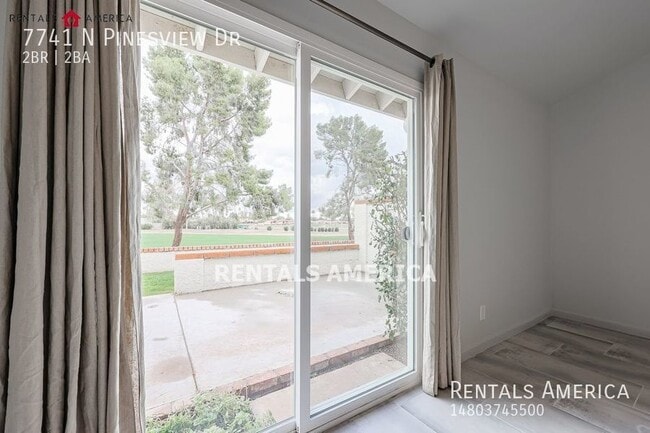 Building Photo - Resort Style Living