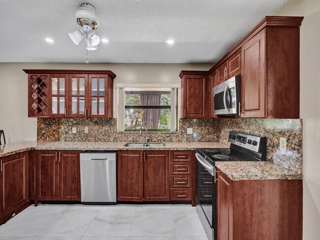 Building Photo - 9610 Dunhill Dr