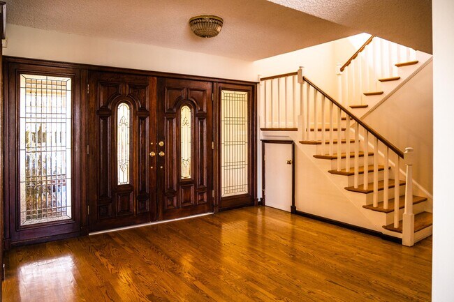 Building Photo - Los Feliz/Hollywood Hills AMAZING 6 Bed/4 Bath/Pool Luxury Home for Lease!