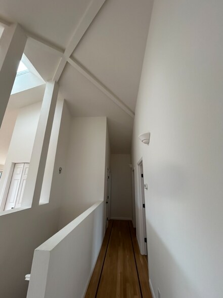 Building Photo - 761 2nd Ln