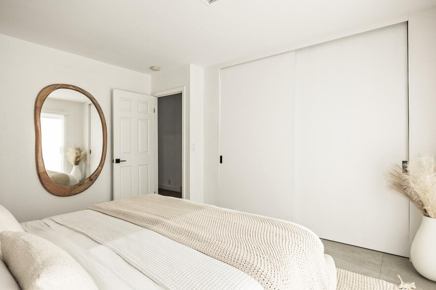 Building Photo - 73125 Guadalupe Ave