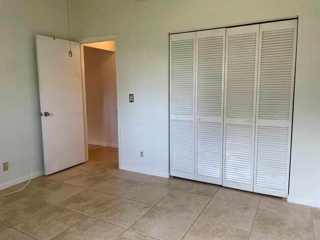 Building Photo - 8182 SE Villa Way