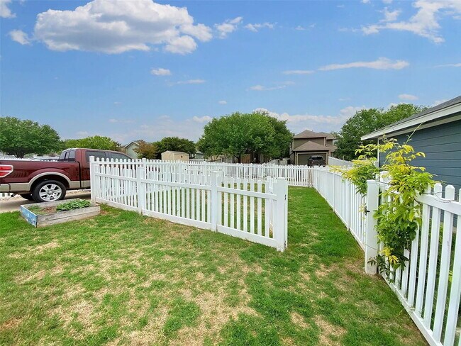 Building Photo - "Charming 3-Bedroom Retreat in Kyle, TX with Spacious Living and Modern Comforts!"