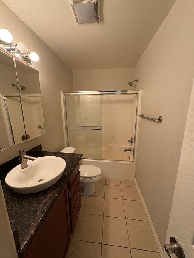 Building Photo - 3 Bed 2 Bath Clairemont Condo