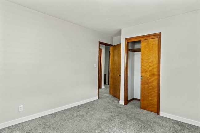 Building Photo - Charming 3- Bedroom Home in Newark