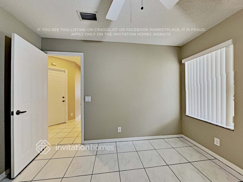 Building Photo - 161 E Bayridge Dr