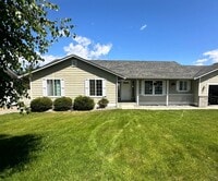 Building Photo - Beautiful 3 bedroom 2 bathroom
