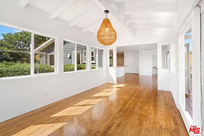 Building Photo - 6644 Wildlife Rd