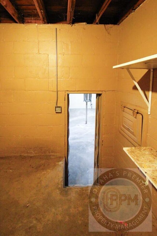 Building Photo - 3 Bed 1 Bath Located in Central Omaha