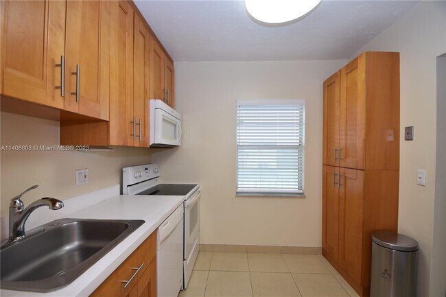 Building Photo - 7500 NW 5th Pl