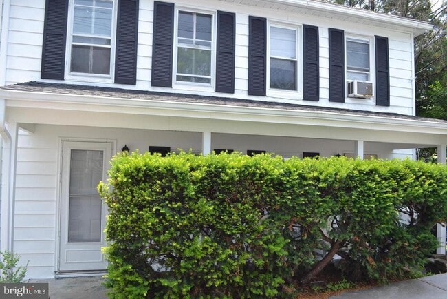 Building Photo - 27 E Pall Mall St