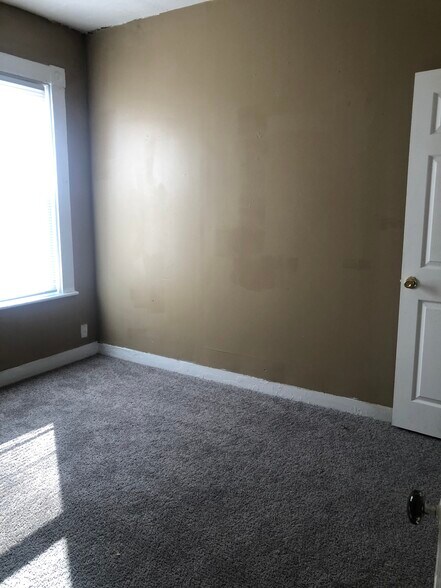 Building Photo - 1641 Acushnet Ave