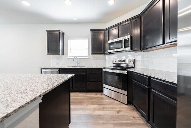 Building Photo - 4-Bedroom Temple Rental Near VA, Baylor Scott & White & Parks