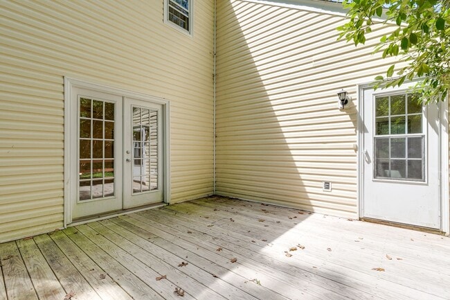 Building Photo - Charming 3 bedroom House with a Huge Yard ...