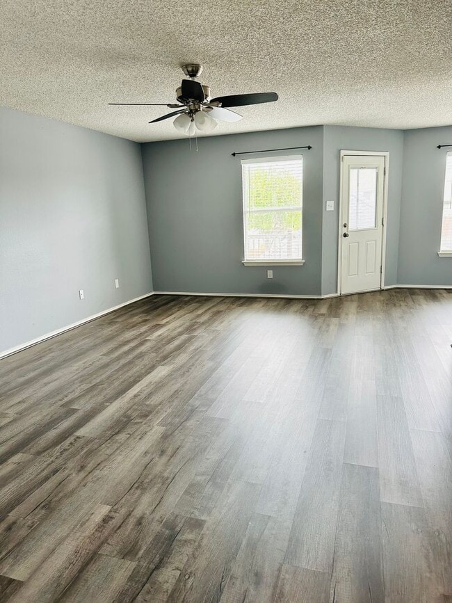 Building Photo - Beautiful Home in Great N Dallas Location