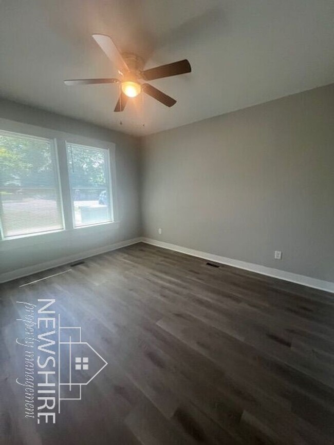 Building Photo - 318 Alexander Ave