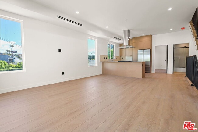Building Photo - 2133 S Longwood Ave