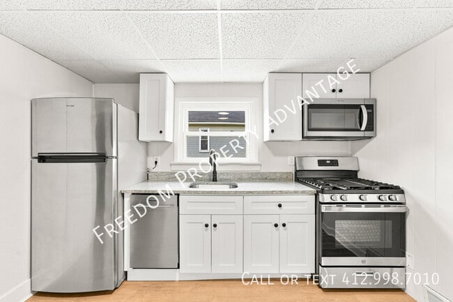 Building Photo - 425 32nd St