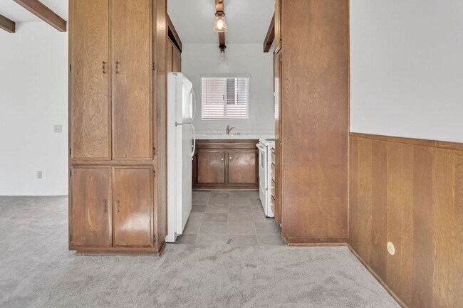 Building Photo - Rosemont St 325-327