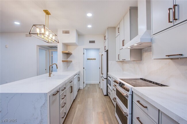 Building Photo - 7255 W Sunset Rd