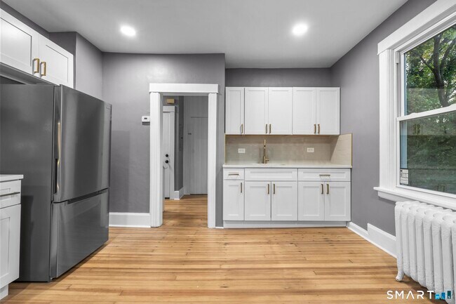 Building Photo - 1148 Hope St